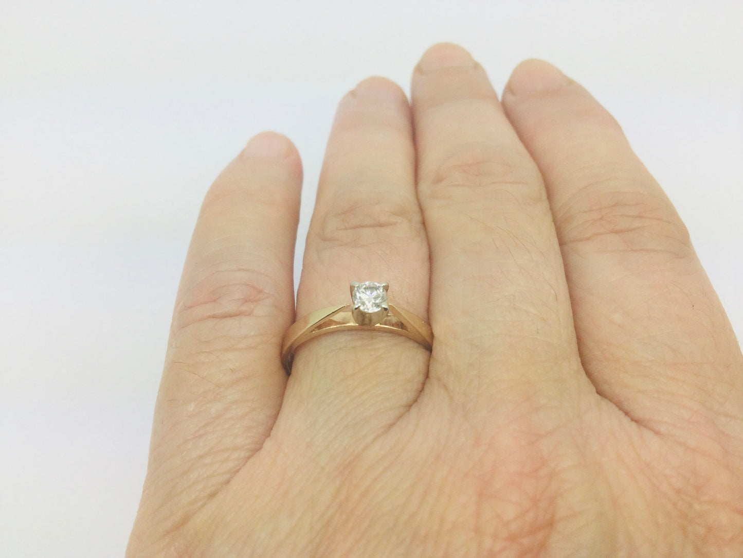 14k Yellow Gold Round Cut 18pt Diamond Solitaire Ring