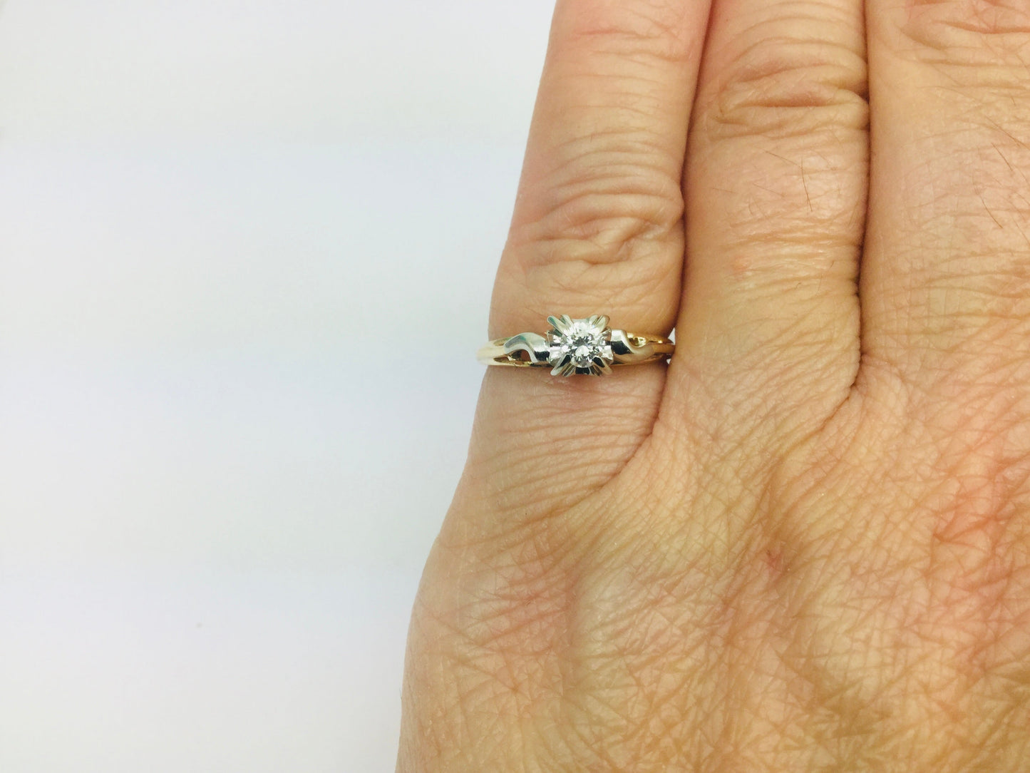 14k Yellow & White Gold Round Cut 0.15ct Diamond Solitaire Ring