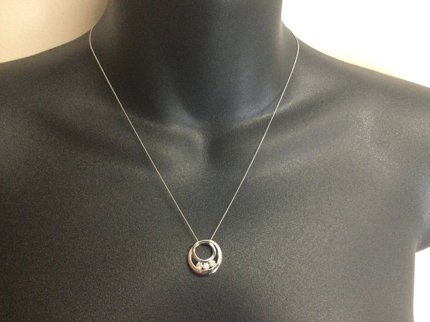 10k White Gold Round Cut 0.30ct Diamond Trinity Circle Necklace