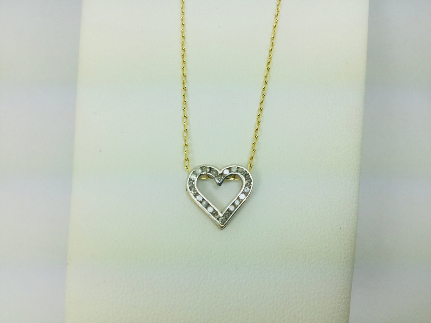 10k Yellow Gold Round Cut 11pt Diamond Heart Pendent