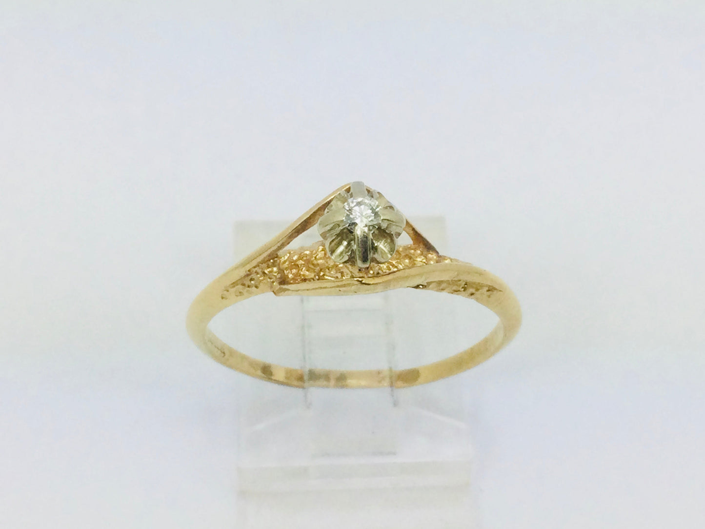 14k Yellow Gold Round Cut 5pt Diamond Illusion Set Ring