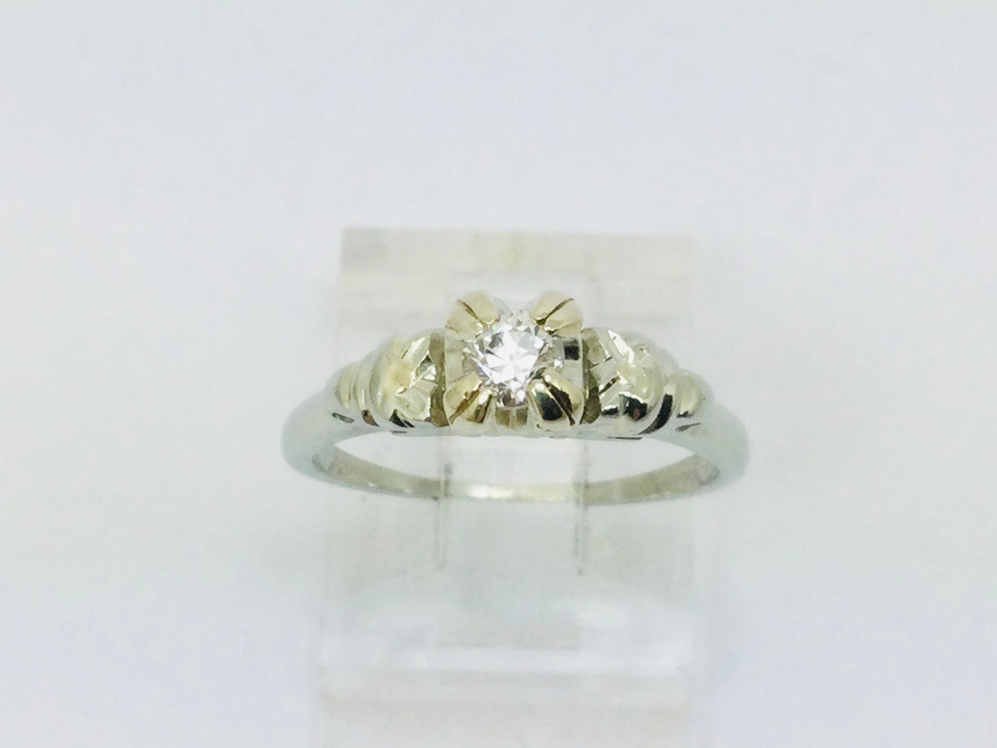 18k White Gold Round Cut 17pt Diamond Vintage Ring