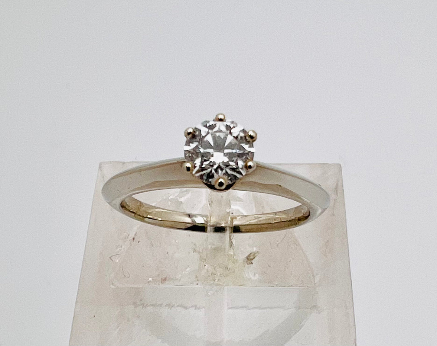 19k White Gold Round 41pt Diamond Solitaire Ring