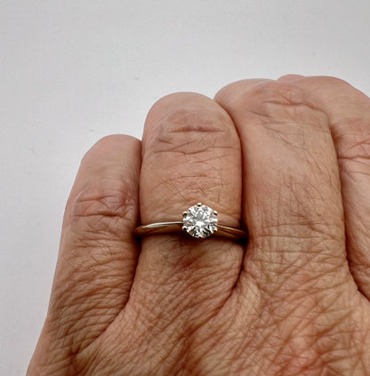 19k White Gold Round 41pt Diamond Solitaire Ring