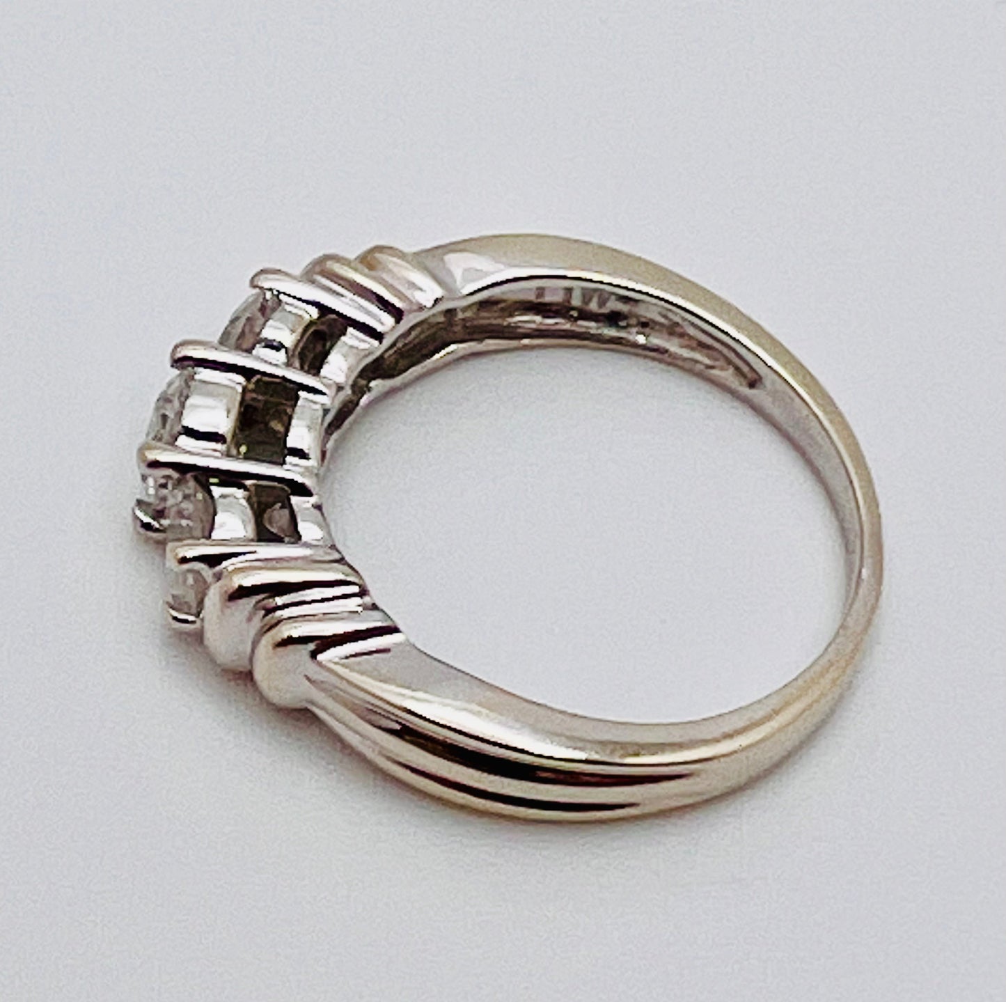 14k White Gold 95pt Round Diamond Trinity Ring