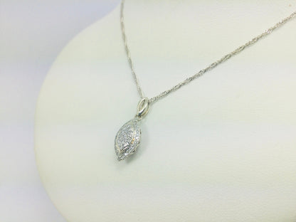 10k White Gold Round Cut 25pt Diamond Cluster Pendent