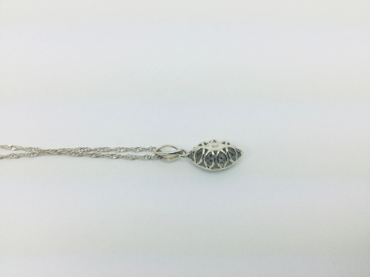 10k White Gold Round Cut 25pt Diamond Cluster Pendent