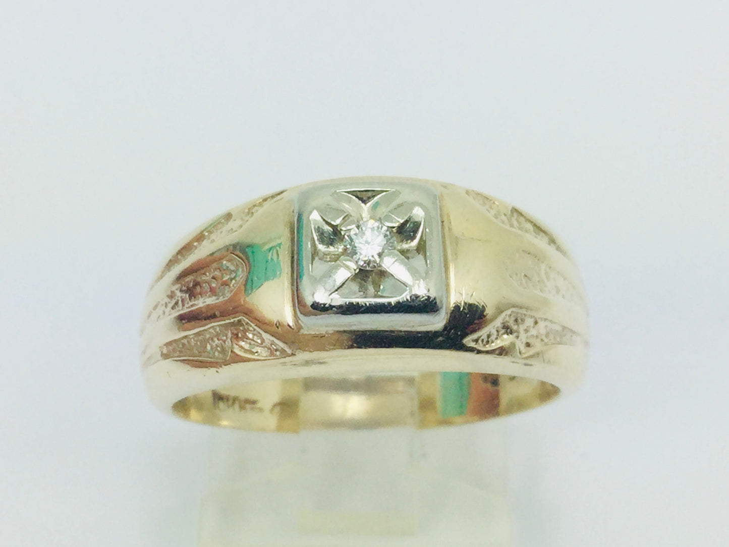 10k Yellow and White Gold Round Cut 5pt Diamond Solitaire Ring