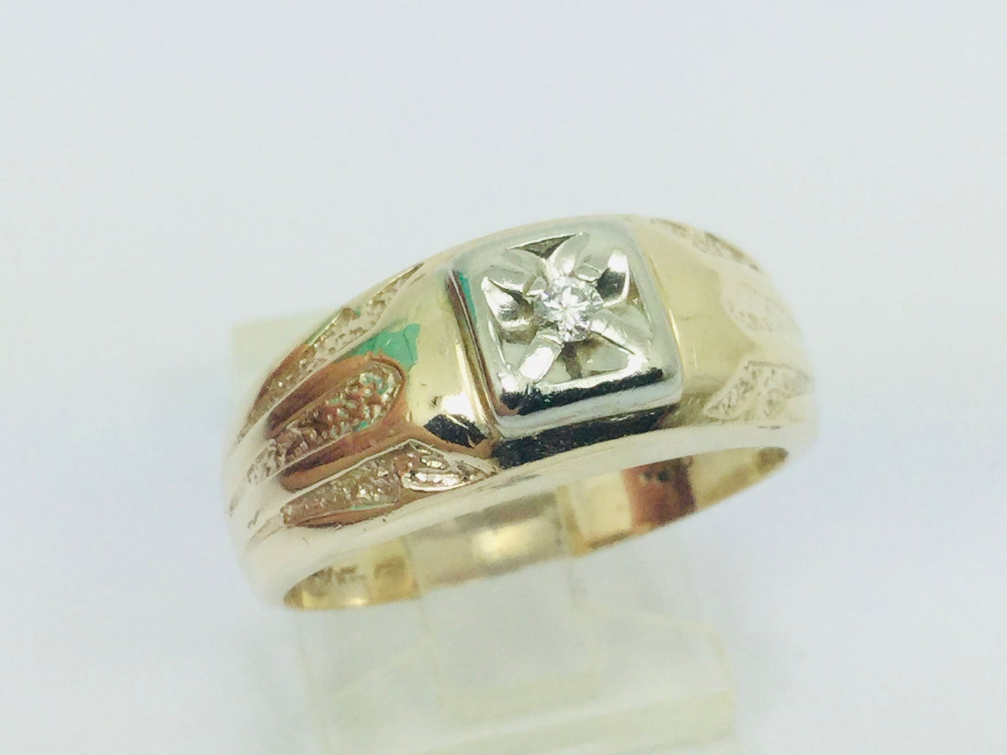 10k Yellow and White Gold Round Cut 5pt Diamond Solitaire Ring