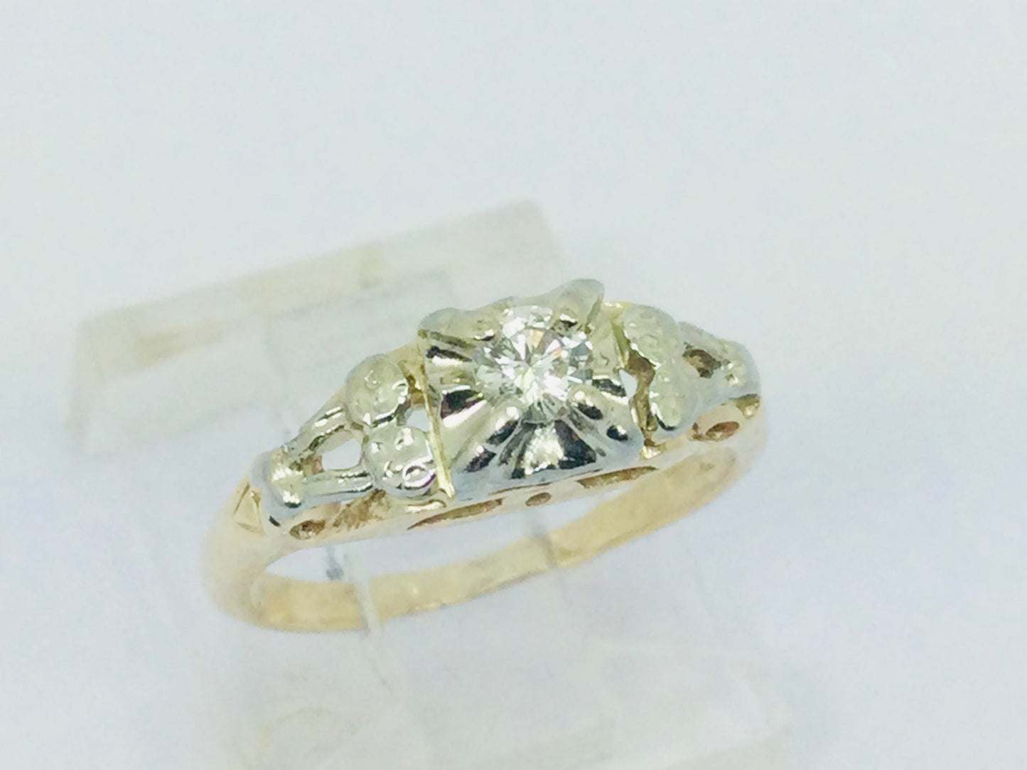 14k Yellow and White Gold Round Cut 11pt Diamond Solitaire Vintage Ring