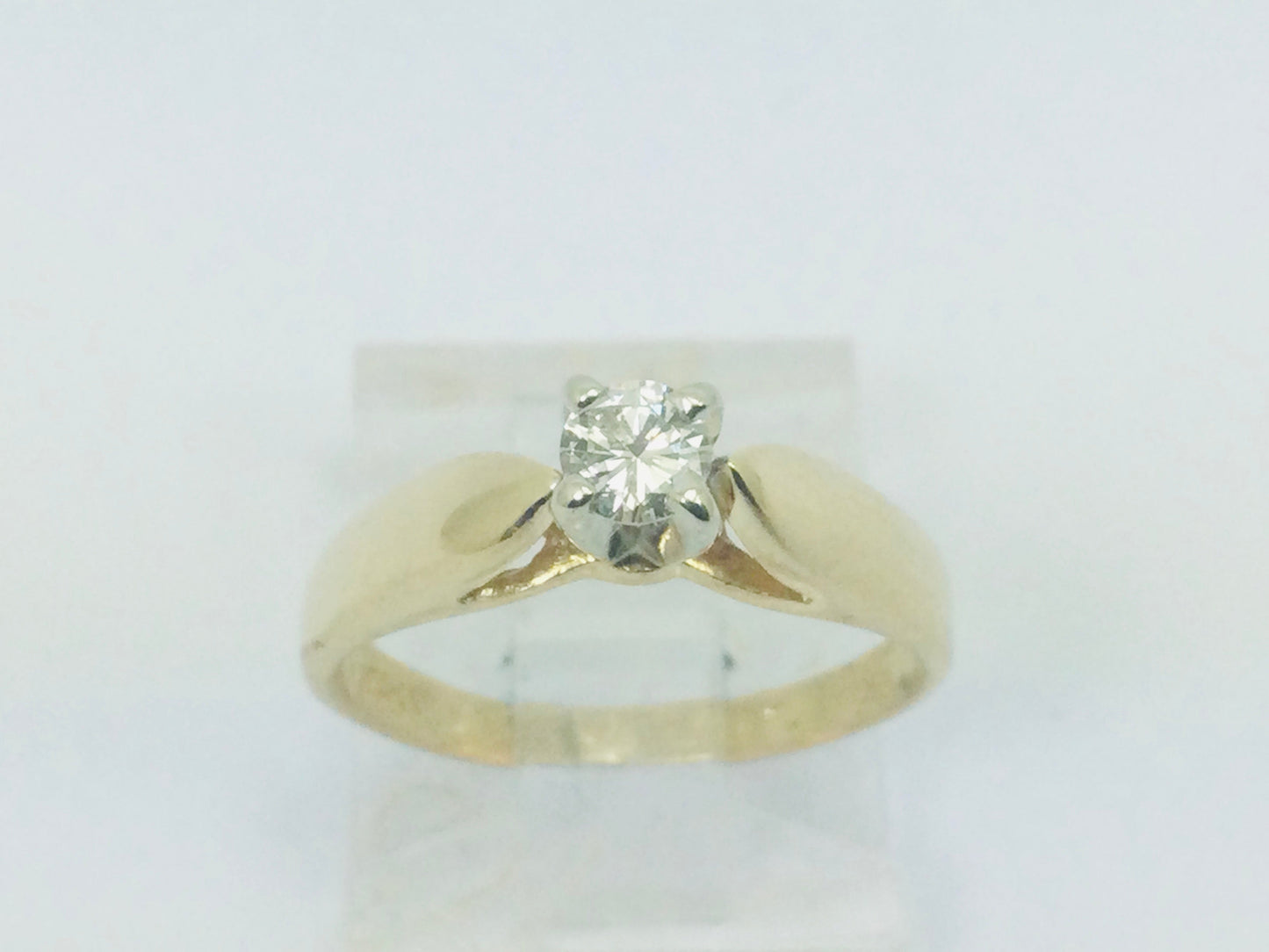 14k Yellow Gold Round Cut 15pt Diamond Solitaire Ring