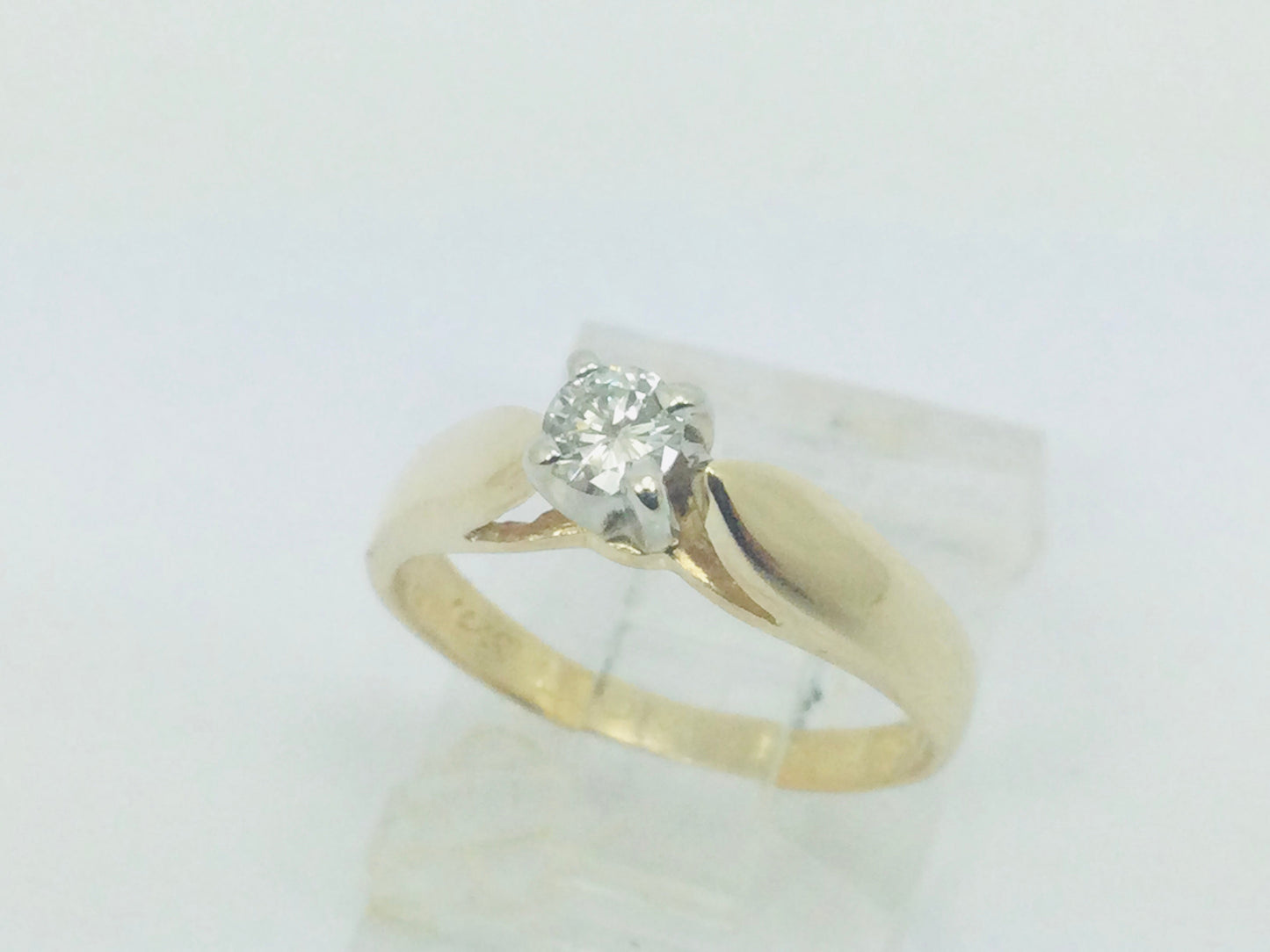 14k Yellow Gold Round Cut 15pt Diamond Solitaire Ring