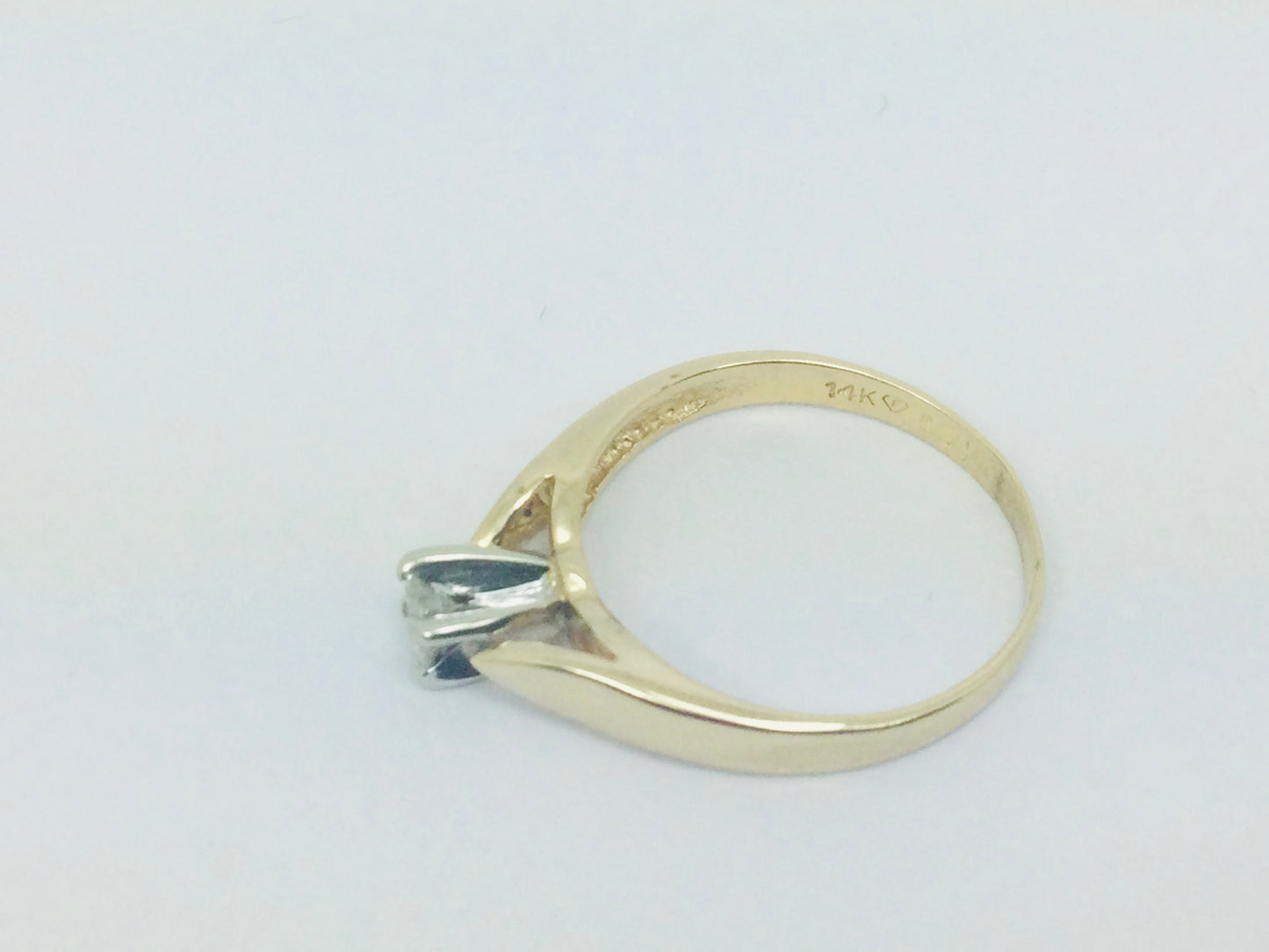 14k Yellow Gold Round Cut 15pt Diamond Solitaire Ring