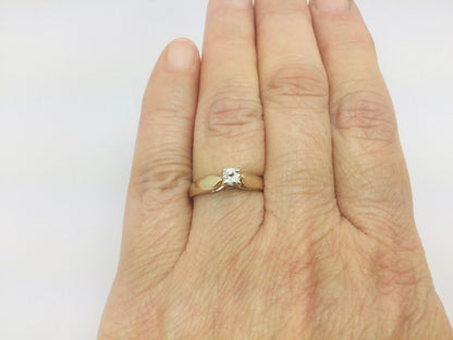14k Yellow Gold Round Cut 15pt Diamond Solitaire Ring