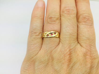18k Yellow Gold Round Cut 10pt Ruby July Birthstone & 2pt Diamond Row Set Ring