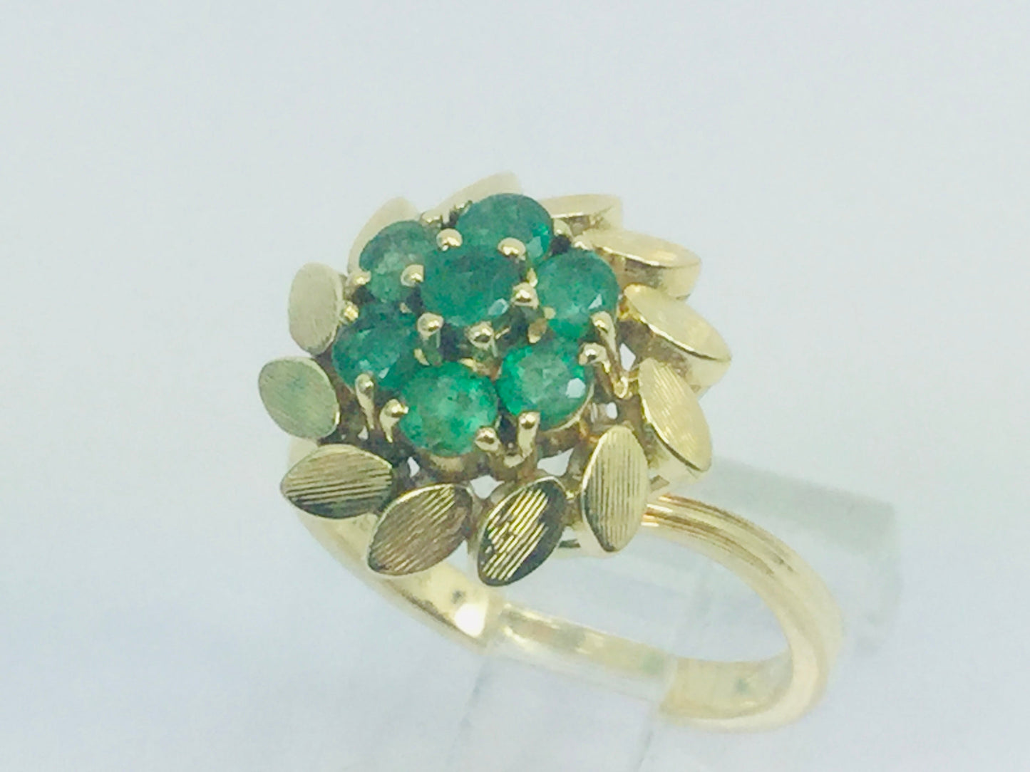 18k Yellow Gold Round Cut Emerald May Birthstone Floral & Leaf Ring