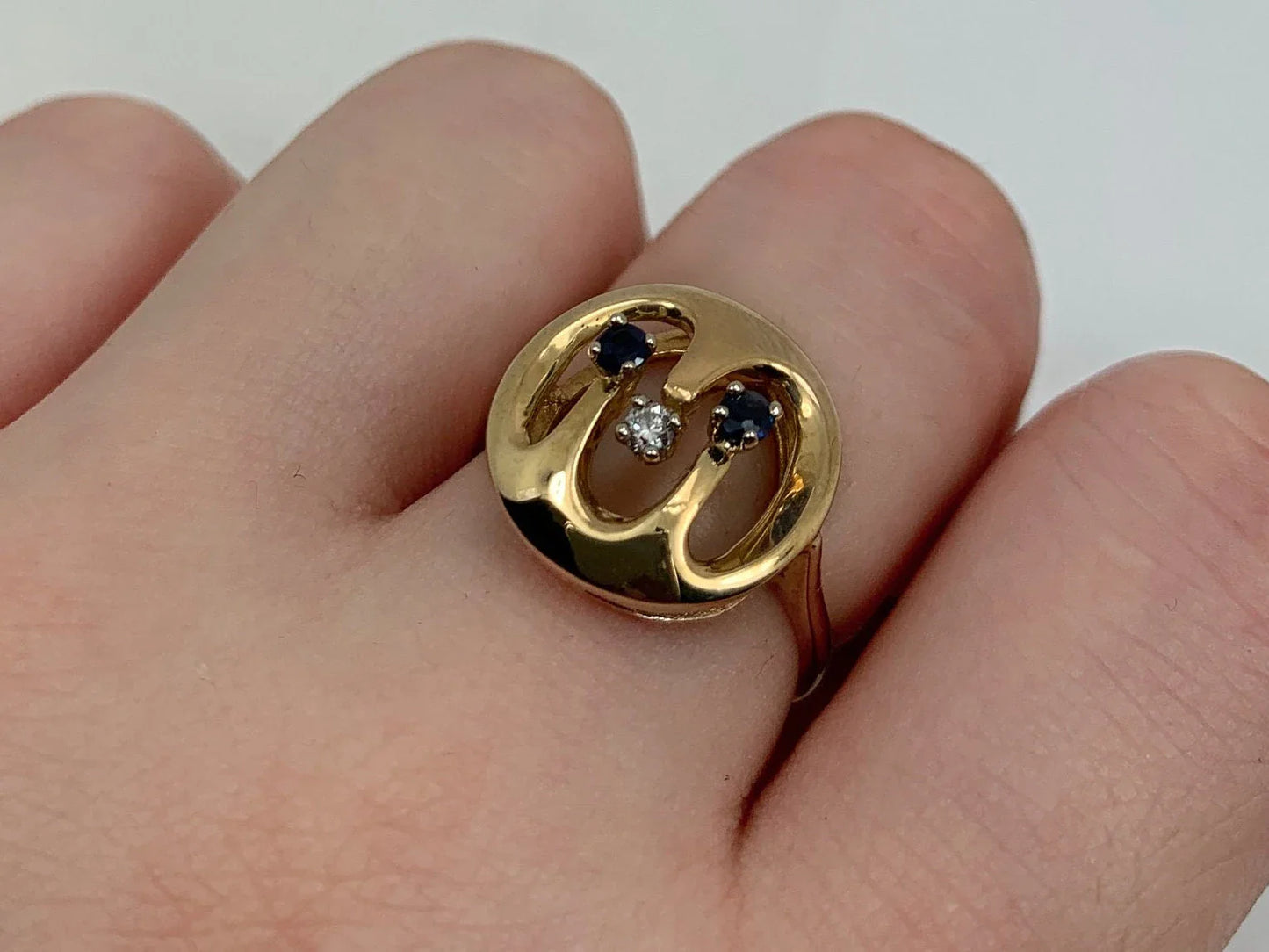 Stunning 10k Genuine Sapphire & Diamond Wave Pattern Ring