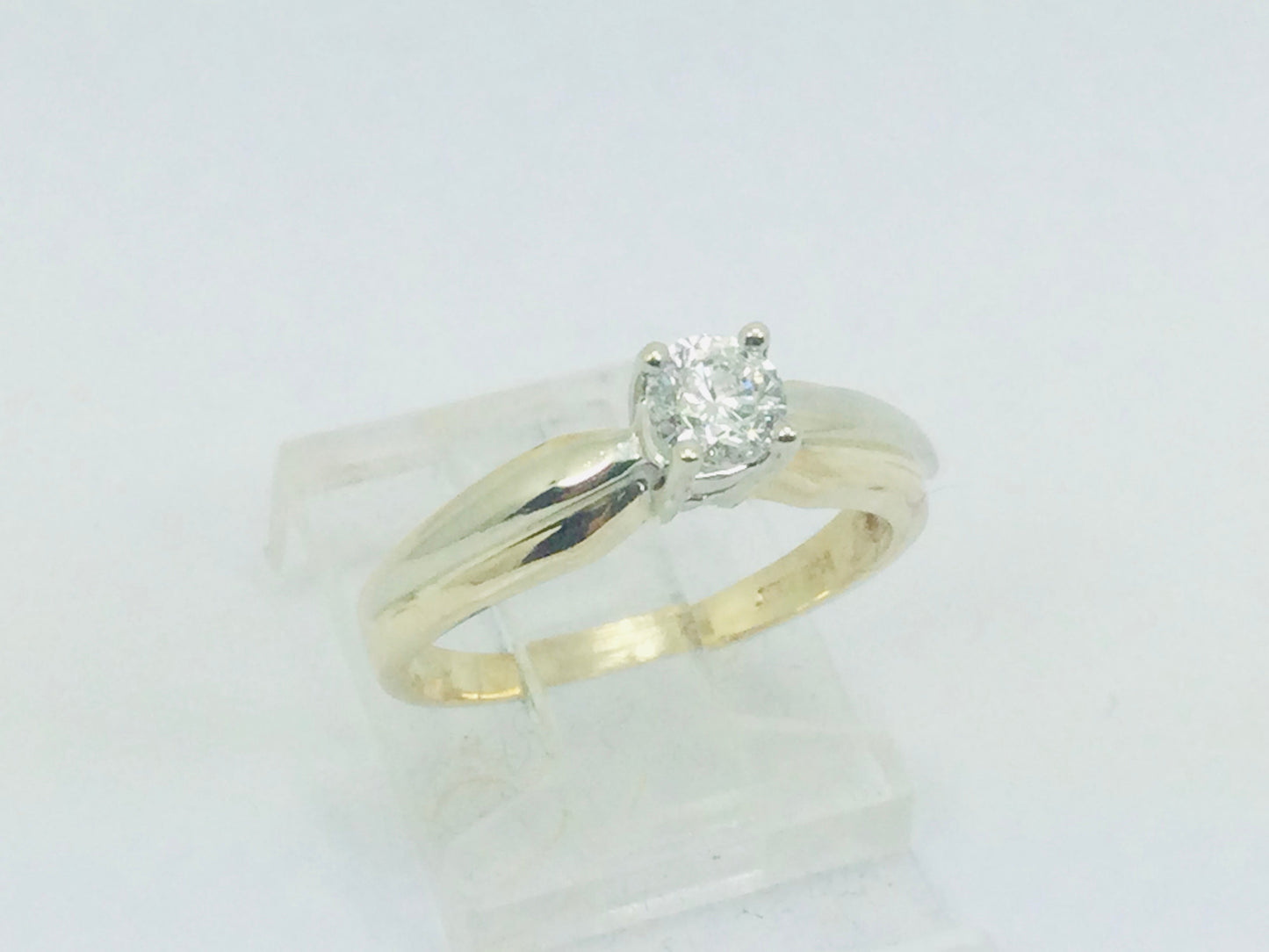 14k Yellow Gold Round Cut 30pt Diamond Solitaire Ring