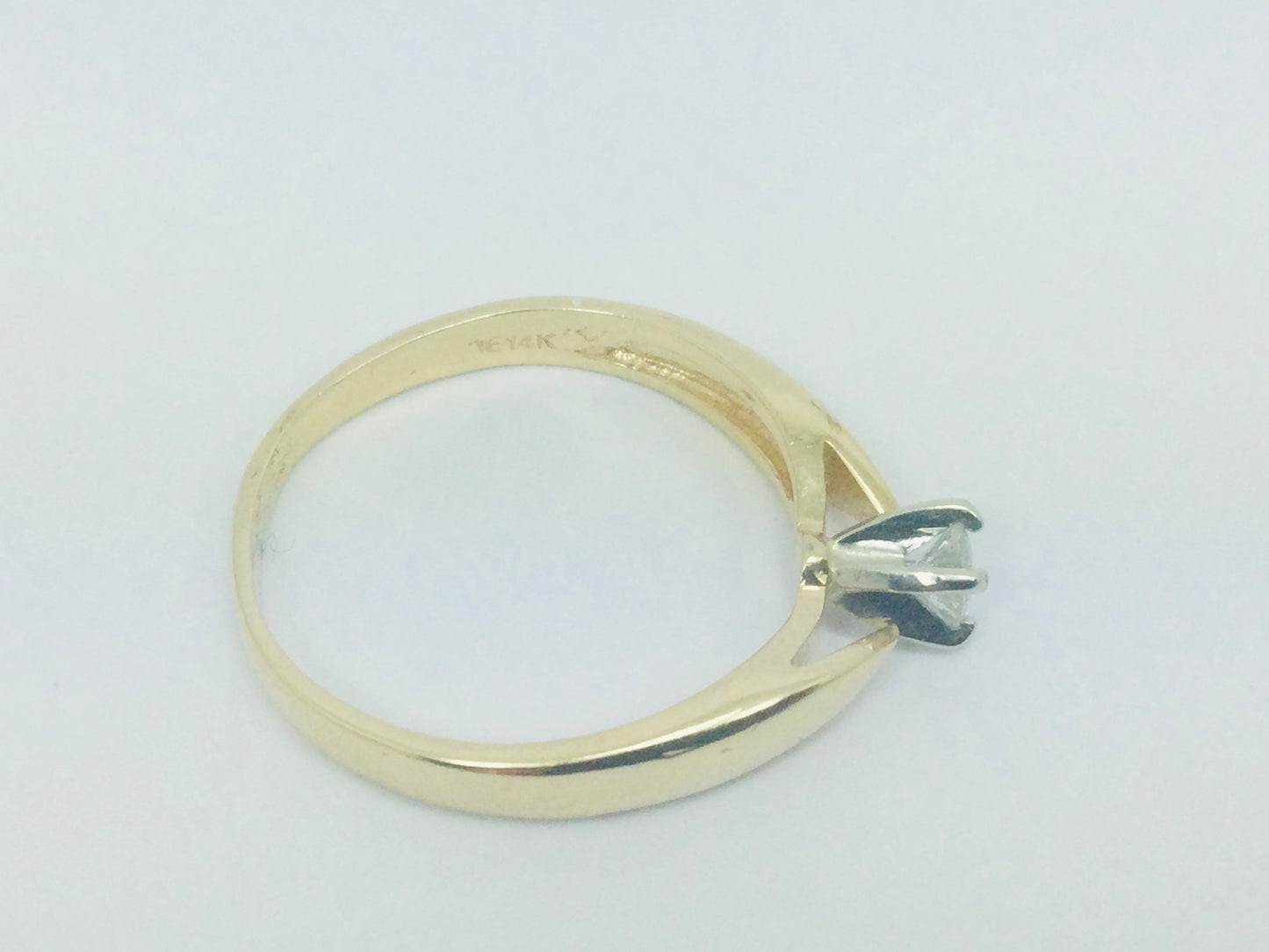 14k Yellow Gold Round Cut 18pt Diamond Solitaire Ring