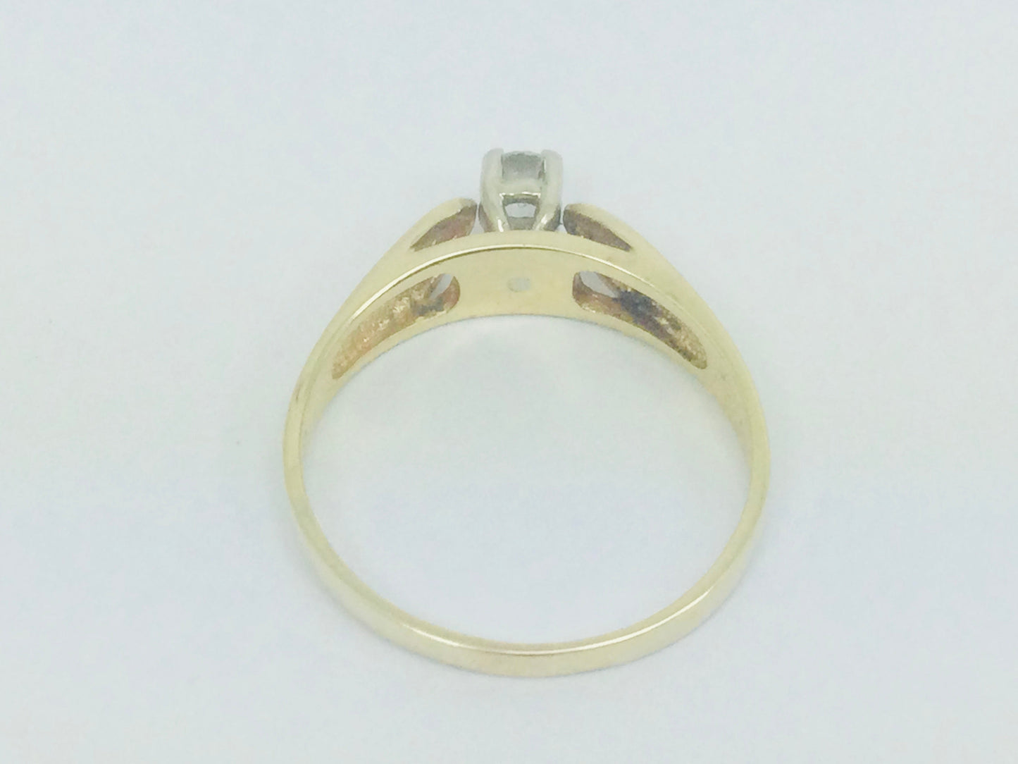 14k Yellow Gold Round Cut 16pt Diamond Solitaire Ring