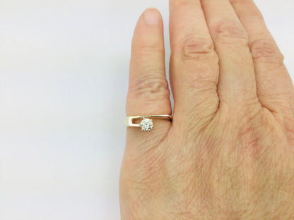 14k Yellow Gold Round Cut 25pt Diamond Solitaire Ring
