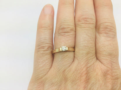 14k Yellow Gold Round Cut 15pt Diamond Solitaire Ring