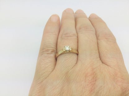 14k Yellow Gold Round Cut 15pt Diamond Solitaire Ring