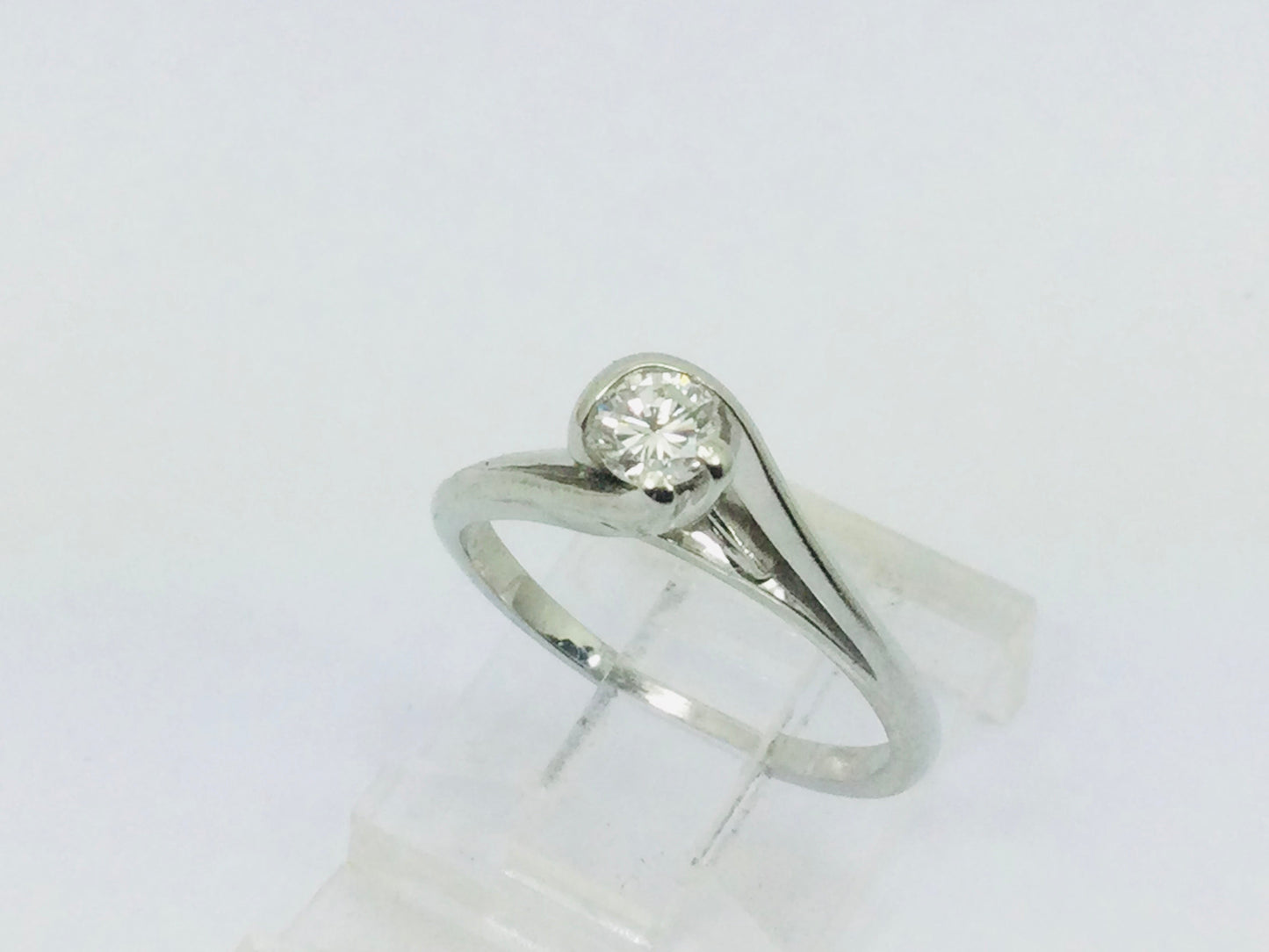 14k White Gold Round Cut 18pt Diamond Solitaire Ring