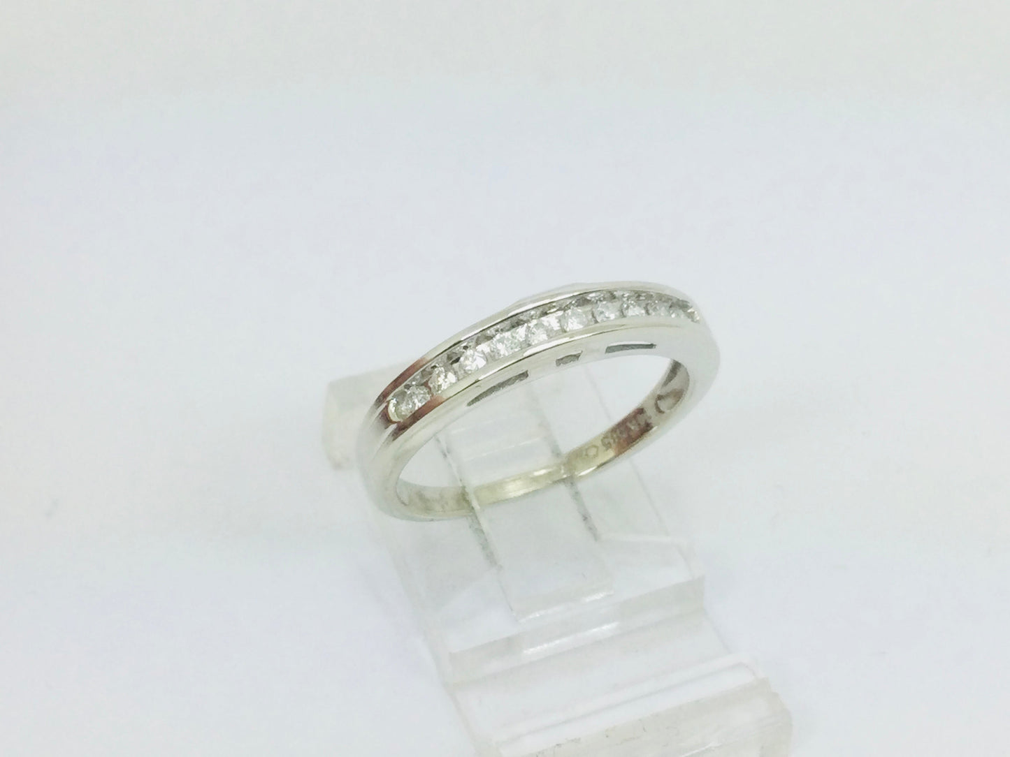 14k White Gold Round Cut 15pt Diamond Channel Set Ring