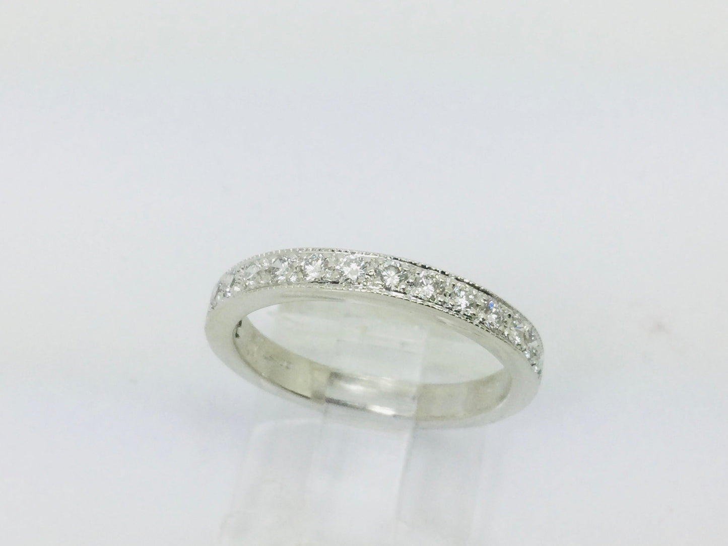 14k White Gold 22.5pt Round Cut Diamond Row Set Ring