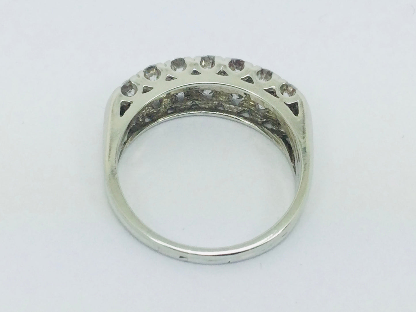 14k White Gold Round Cut 70pt Diamond Row Set Ring