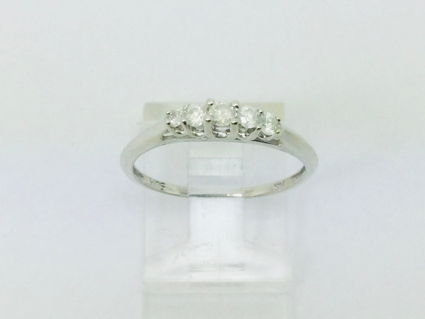 14k White Gold Round Cut 20pt Diamond Row Set Ring