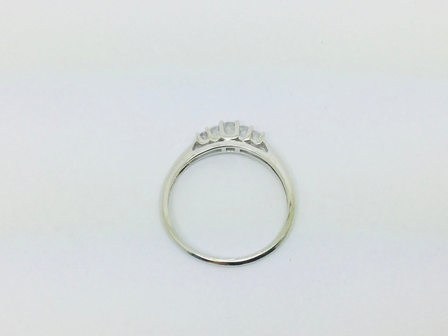 14k White Gold Round Cut 20pt Diamond Row Set Ring