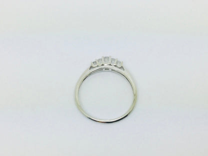 14k White Gold Round Cut 20pt Diamond Row Set Ring