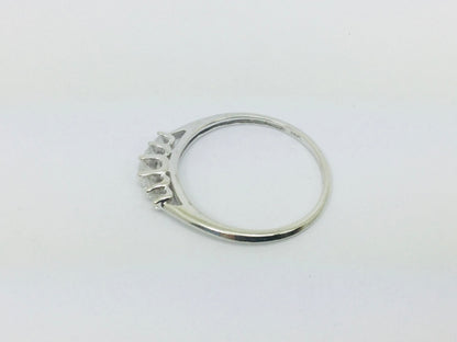 14k White Gold Round Cut 20pt Diamond Row Set Ring