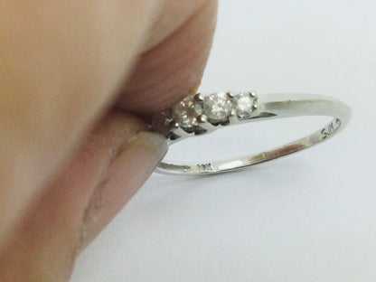 14k White Gold Round Cut 20pt Diamond Row Set Ring