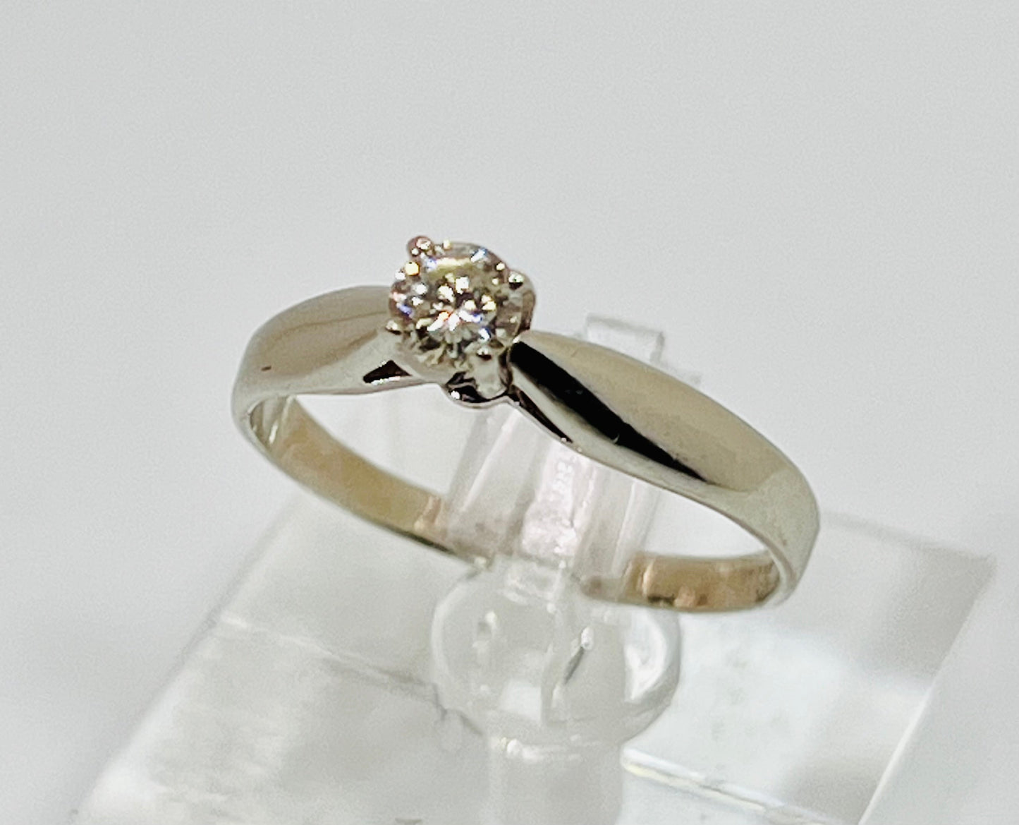 14k White Gold Round Cut 12pt Diamond Solitaire Ring