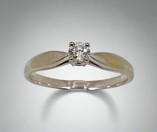 10k White Gold Round Cut 15pt Diamond Solitaire Ring