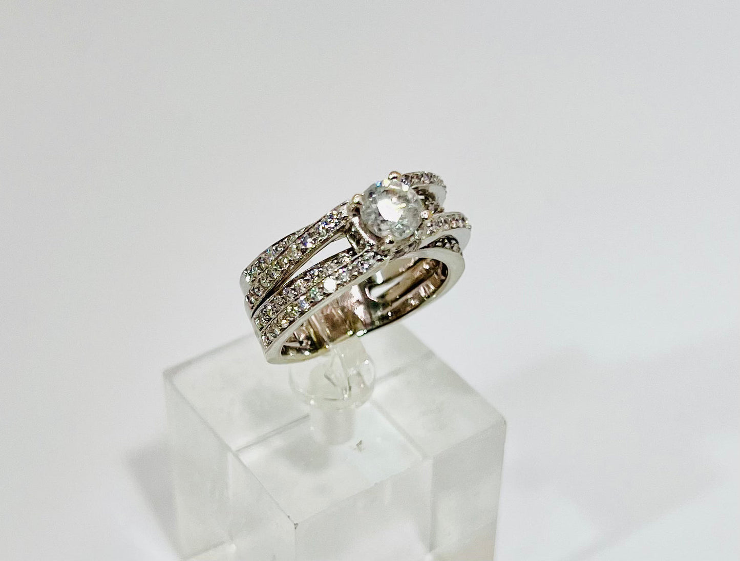 14k White Gold Brilliant Cut 98pt Diamond and Row Set Accent Ring