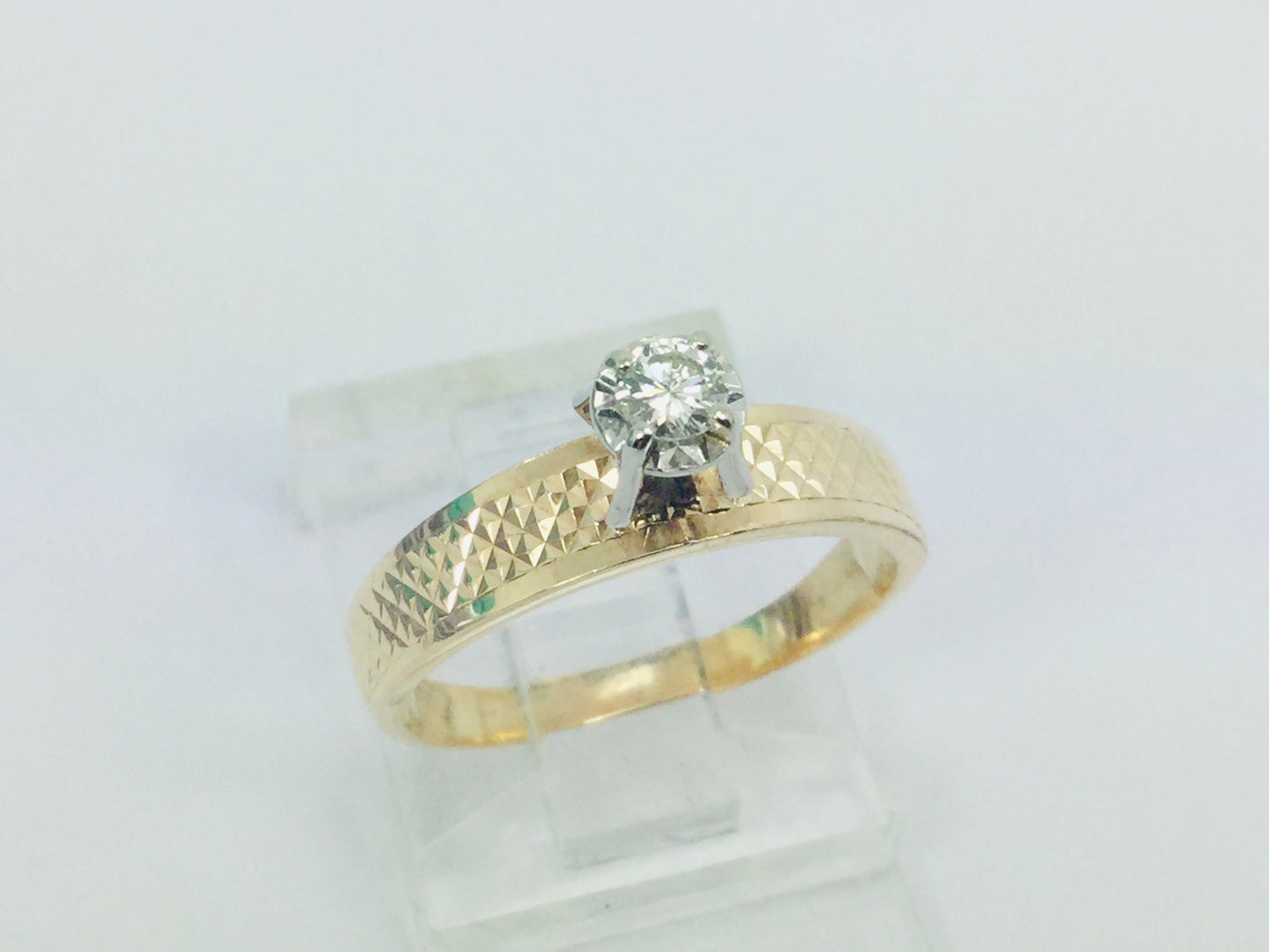 14k Yellow Gold Round Cut 10pt Diamond Solitaire Ring