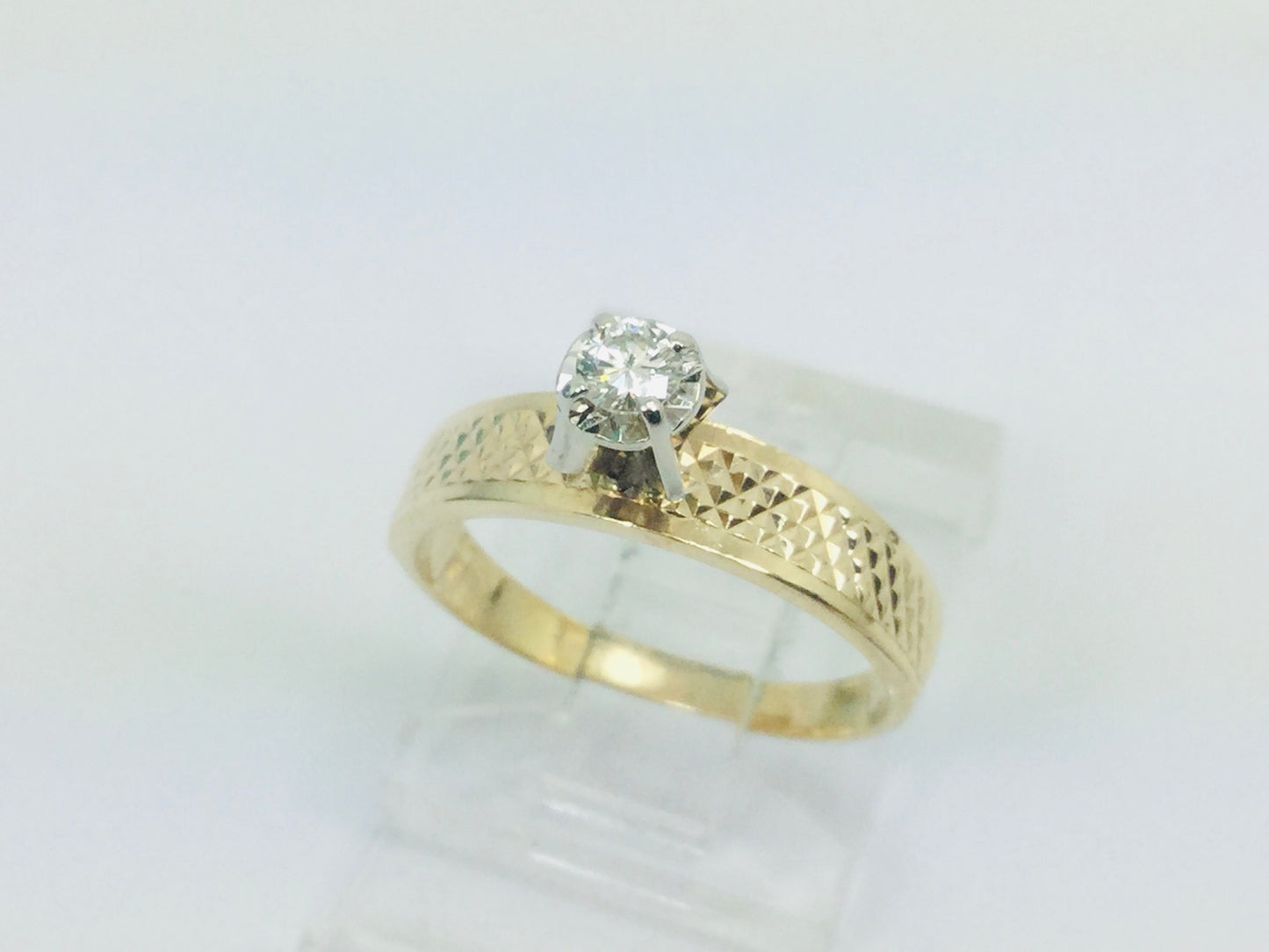 14k Yellow Gold Round Cut 10pt Diamond Solitaire Ring