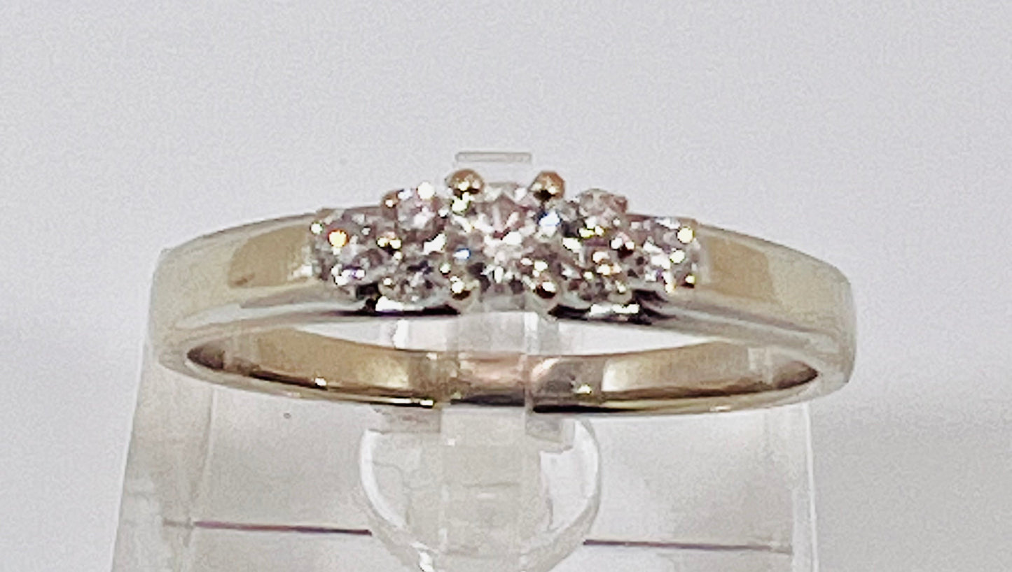 14k White Gold Round Cut 24pt Diamond Cluster Accent Ring