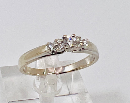 14k White Gold Round Cut 24pt Diamond Cluster Accent Ring