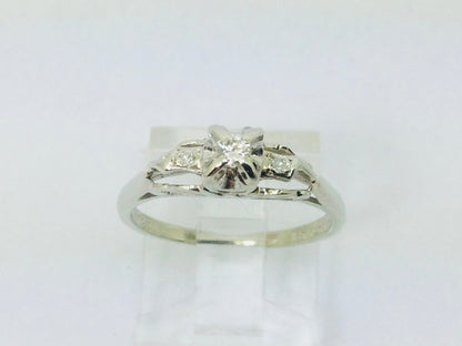 14k White Gold Vintage Round Cut 8pt Diamond with Diamond Accents Ring