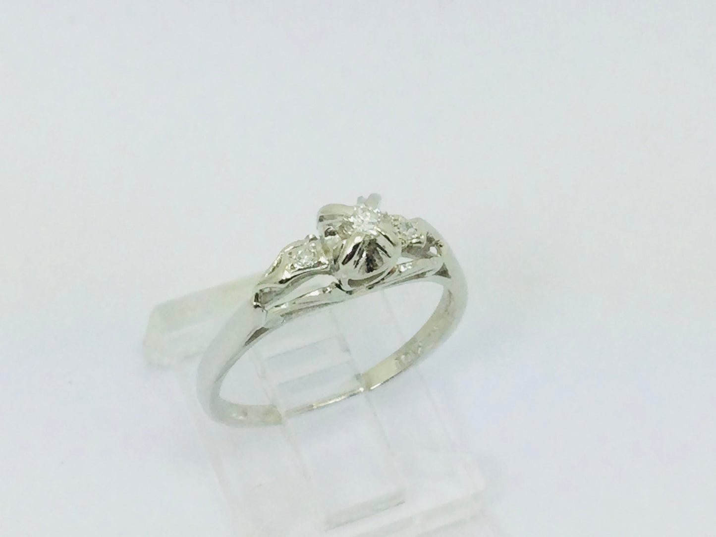 14k White Gold Vintage Round Cut 8pt Diamond with Diamond Accents Ring
