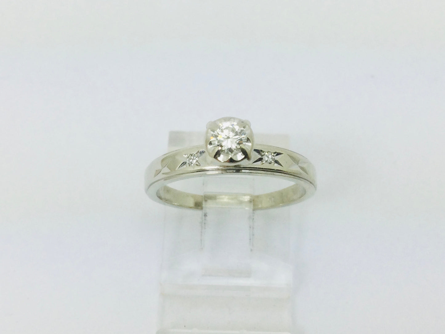 14k White Gold Round Cut 18pt Diamond Illusion Set with Diamond Accents Ring