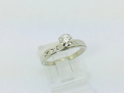 14k White Gold Round Cut 18pt Diamond Illusion Set with Diamond Accents Ring