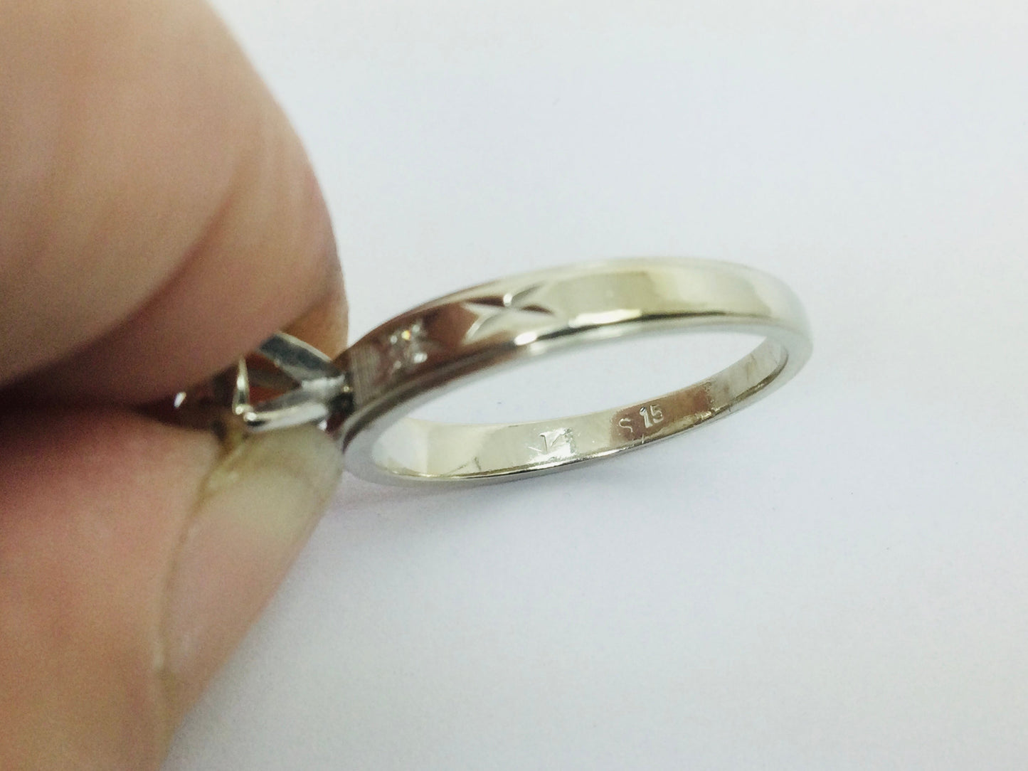 14k White Gold Round Cut 18pt Diamond Illusion Set with Diamond Accents Ring
