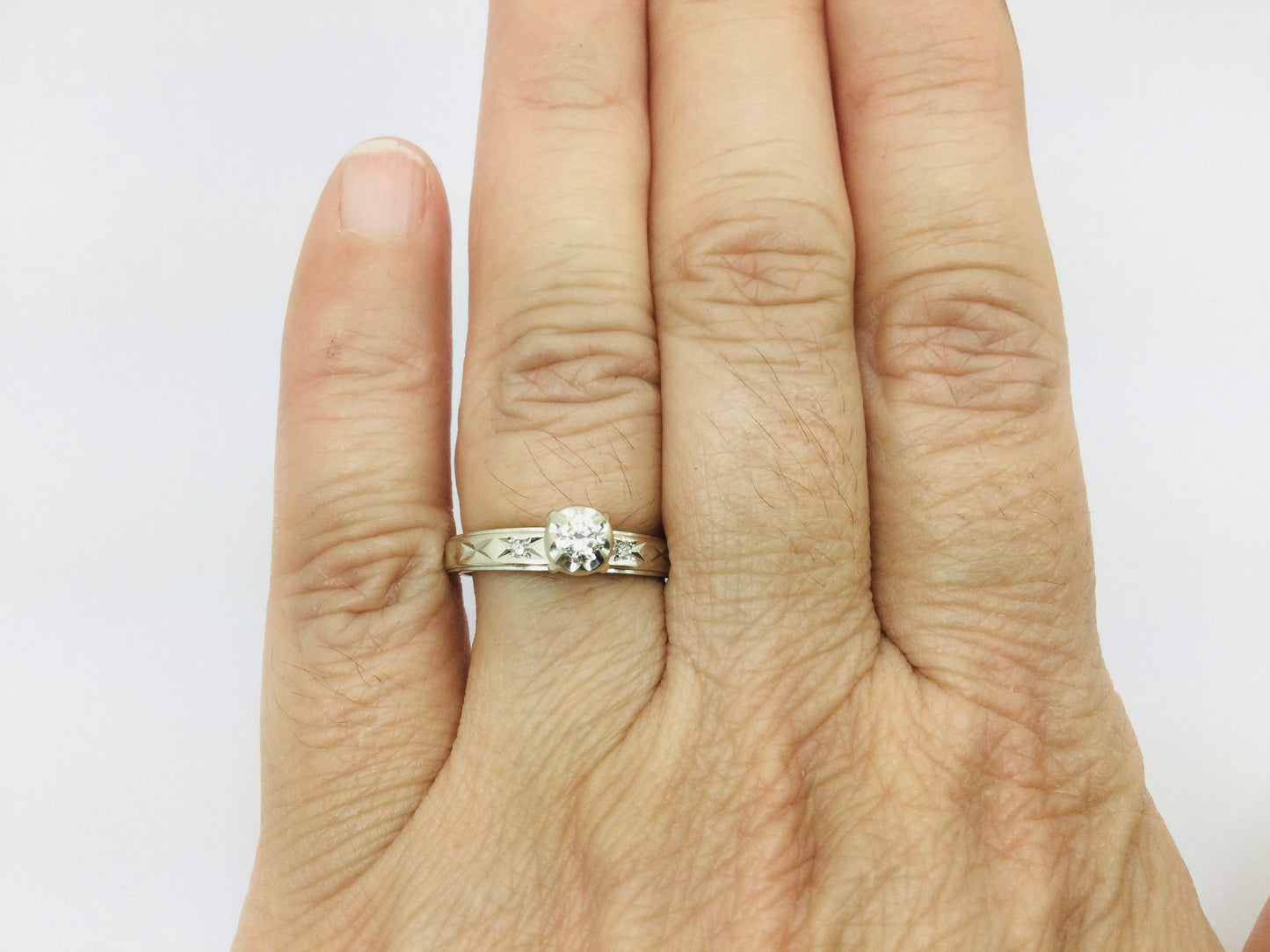 14k White Gold Round Cut 18pt Diamond Illusion Set with Diamond Accents Ring