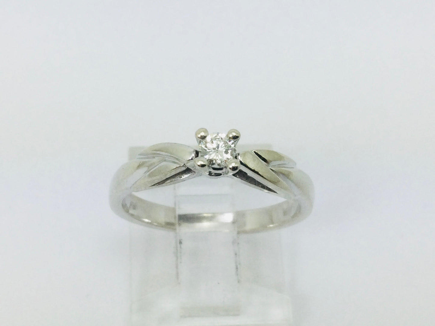 14k White Gold Round Cut 10pt Diamond Solitaire Ring